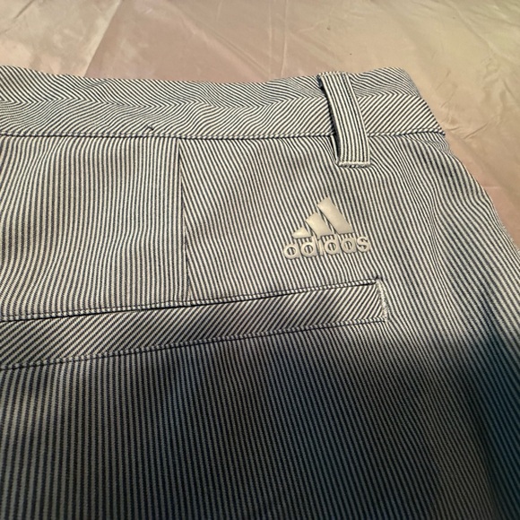 Adidas Men's Gray/Navy Blue Pinstripe Golf Athletic Shorts Size 36 8” inseam - Picture 4 of 9